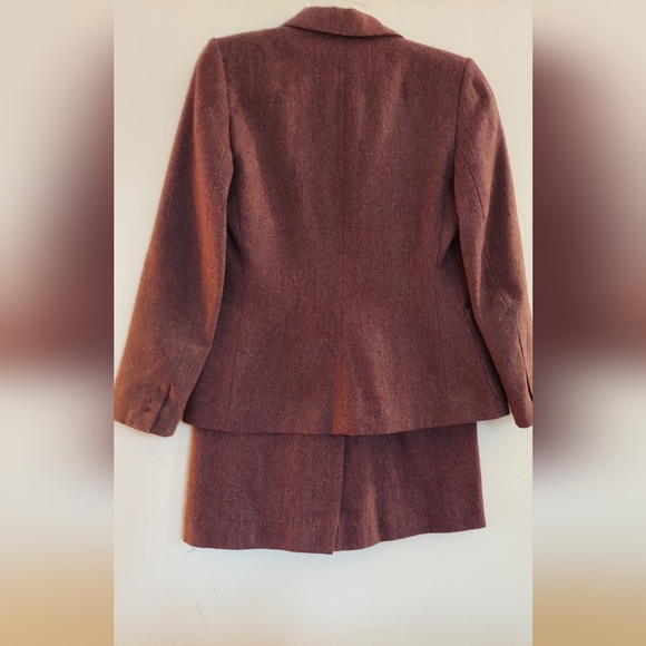 Classic Burgundy Tweed Suit - Picture 3 of 3